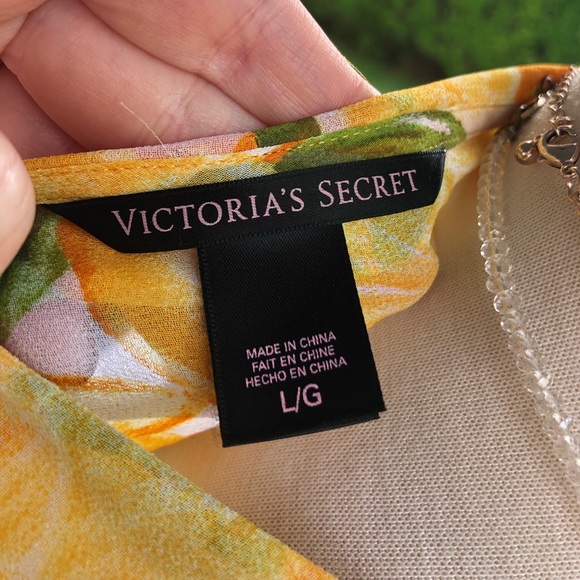 VS Lemon Print Sheer Top! 🍋 - Picture 6 of 6